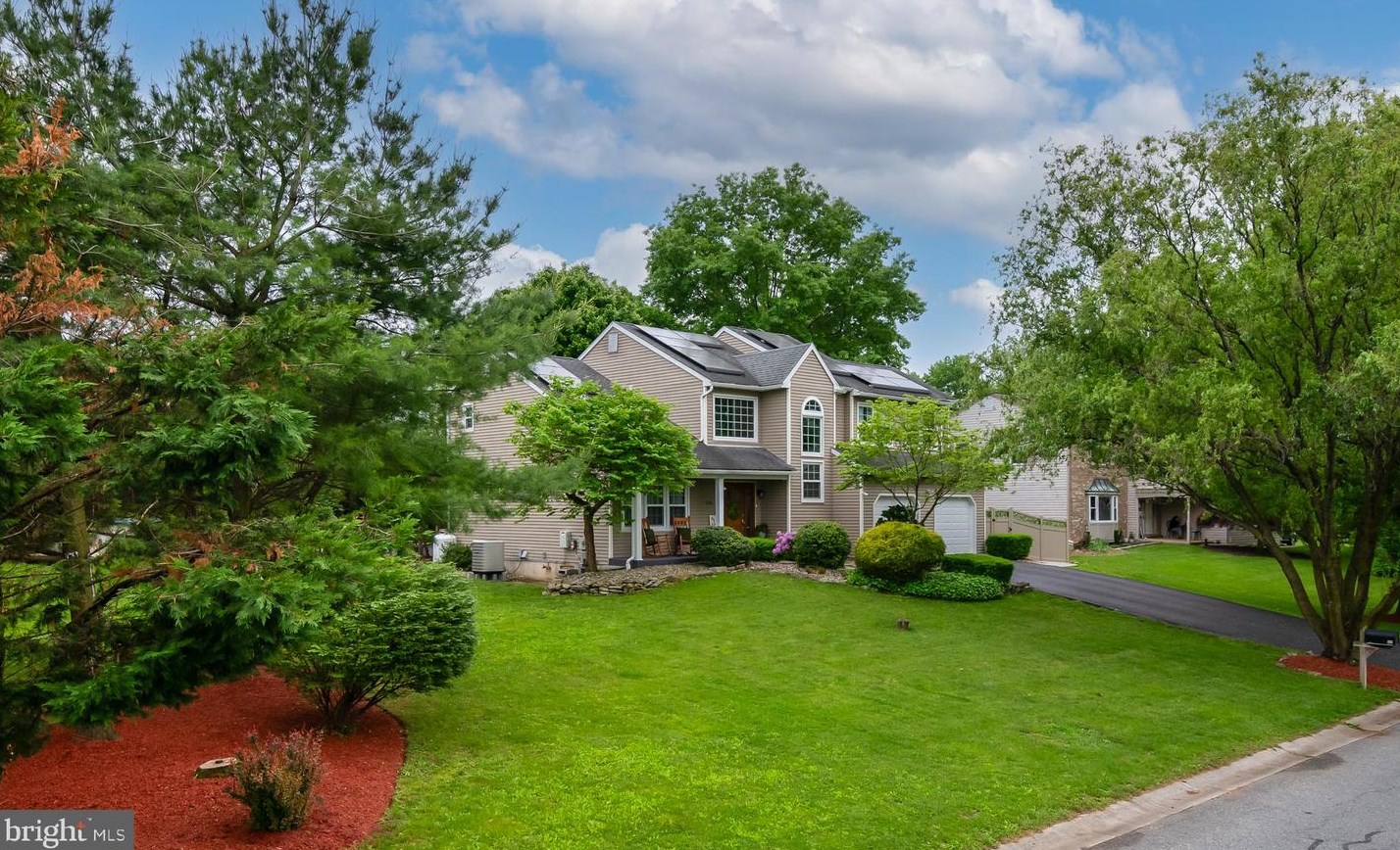 504 Walnut Tree Dr, Blandon, PA 19510-9626