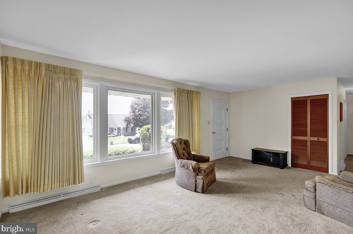 112 Center Ln, Reading, PA 19606-2413