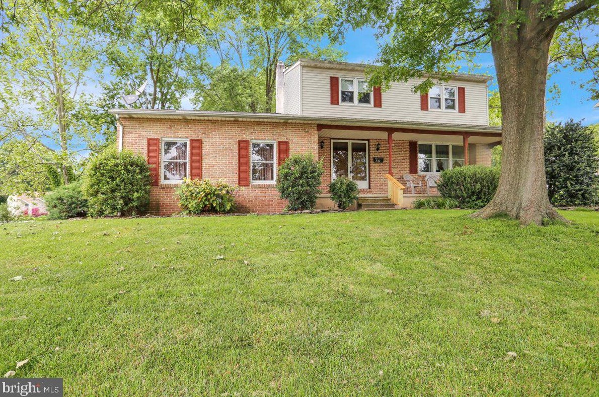 731 Rosewood Dr, Douglassville, PA 19518