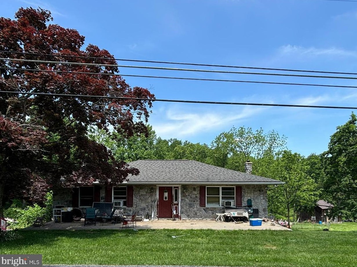 638 Powder Mill Hollow Rd, Spangsville, PA 19512-8563
