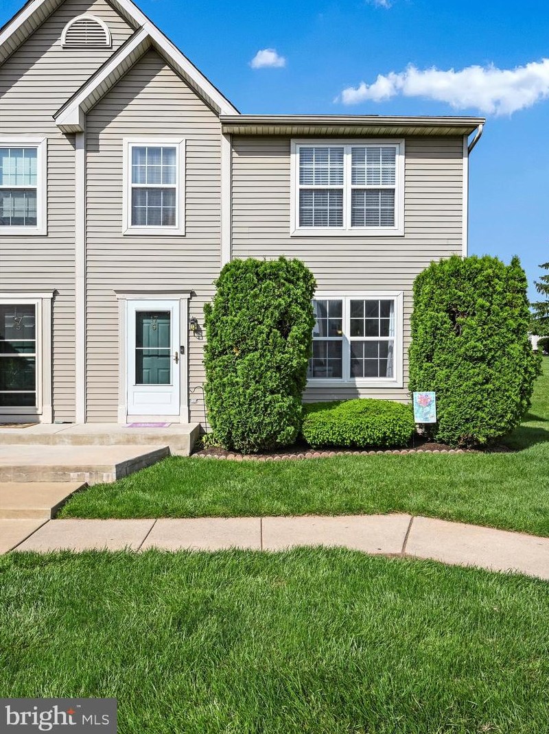17 Cranberry Rdg, Reading, PA 19606-3944