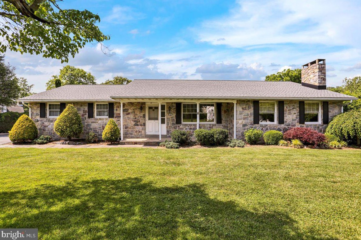 5503 N Fairway Dr, Reading, PA 19606