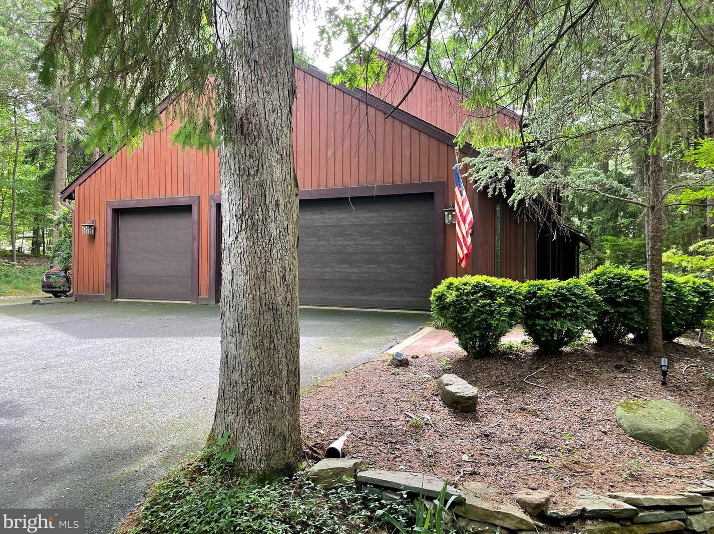 4019 Hillview Rd, Spring Valley, PA 19560