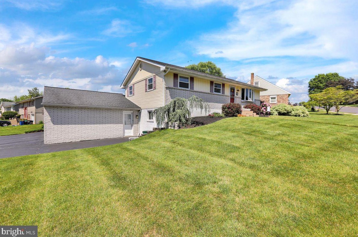 57 Wesleyan Dr, Reading, PA 19607