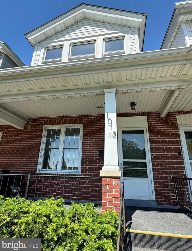 1013 8th St, Reading PA  19610-1715 exterior