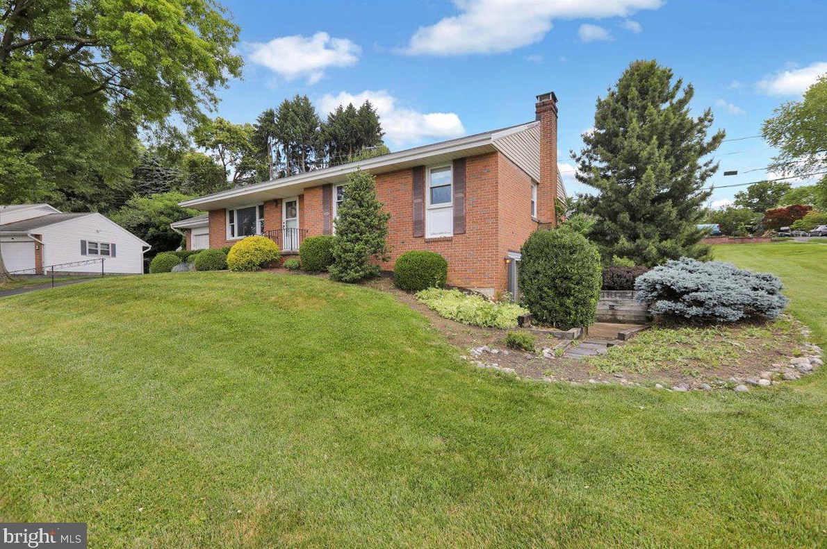 1 Craig Dr, Reading, PA 19606