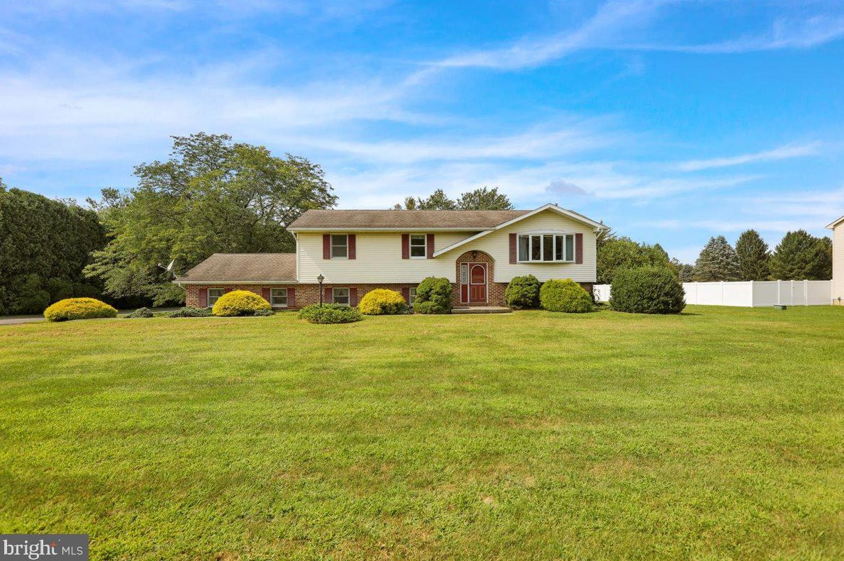 9707 Longswamp Rd, Mertztown, PA 19539