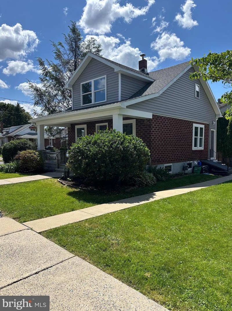 2102 Reading Ave, Reading PA  19609-2031 exterior