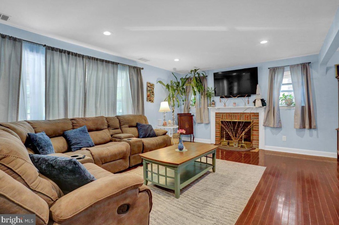 909 Carsonia Ave, Reading, PA 19606