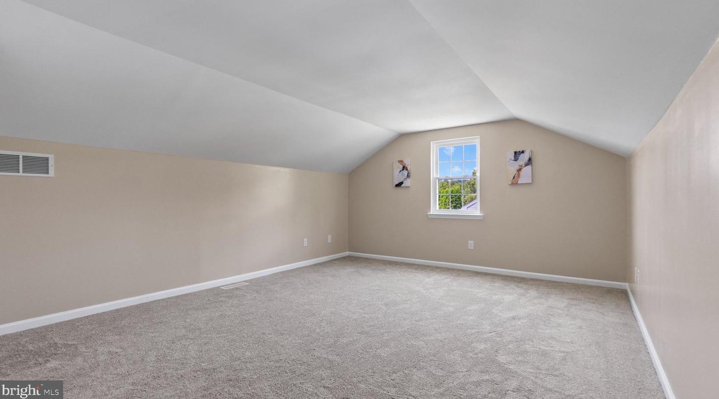 305 Penns Ln, Douglassville PA  19518-8702 exterior
