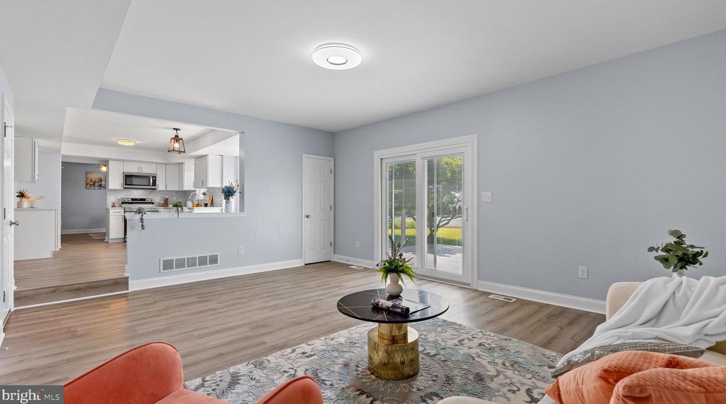 305 Penns Ln, Douglassville PA  19518-8702 exterior