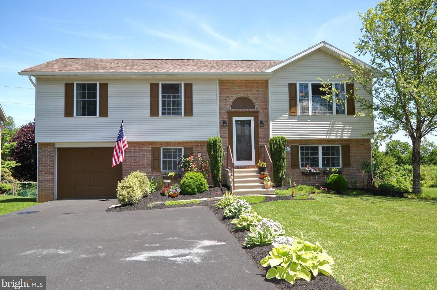 321 Smokering Dr, Robesonia, PA 19551-1617