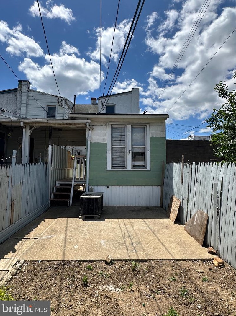 663 Gordon St, Reading PA 19601-2635 exterior