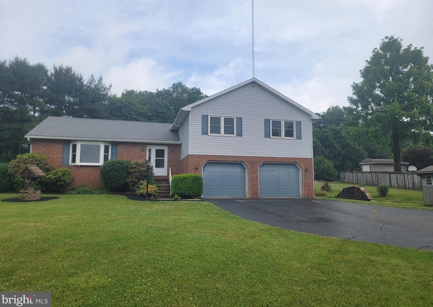 53 Homestead Ln, Robesonia, PA 19551-9664