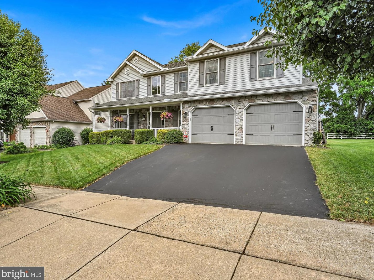 414 Mountain Blvd, Wernersville, PA 19565