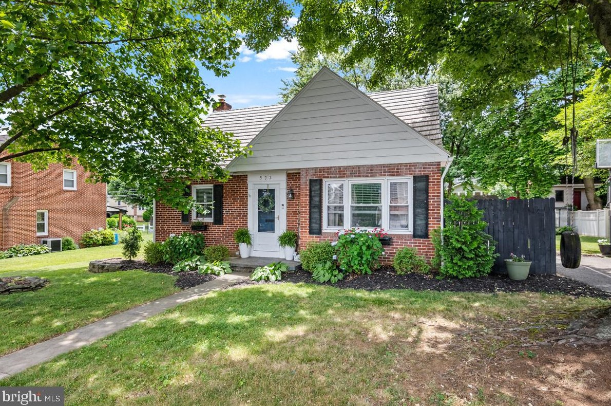 522 Dorchester Ave, Reading, PA 19609-2323
