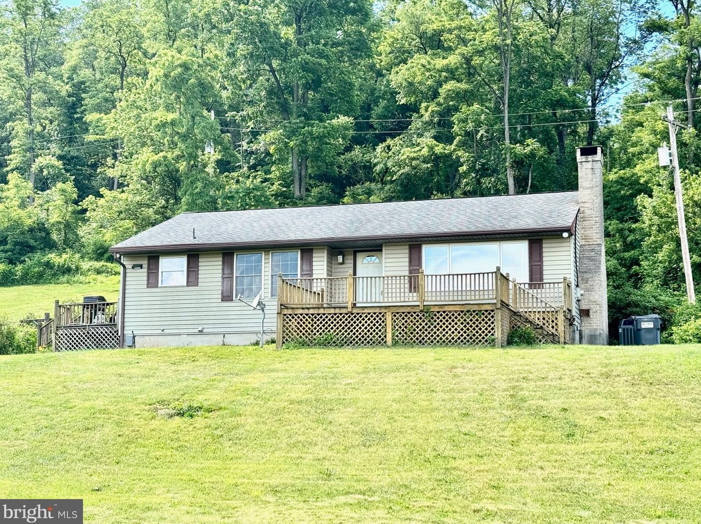 27 Evergreen Rd, Robesonia, PA 19551-8986