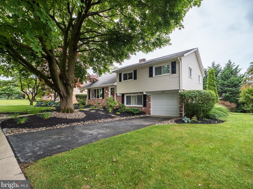 906 Evergreen Dr, Reading, PA 19610-1520