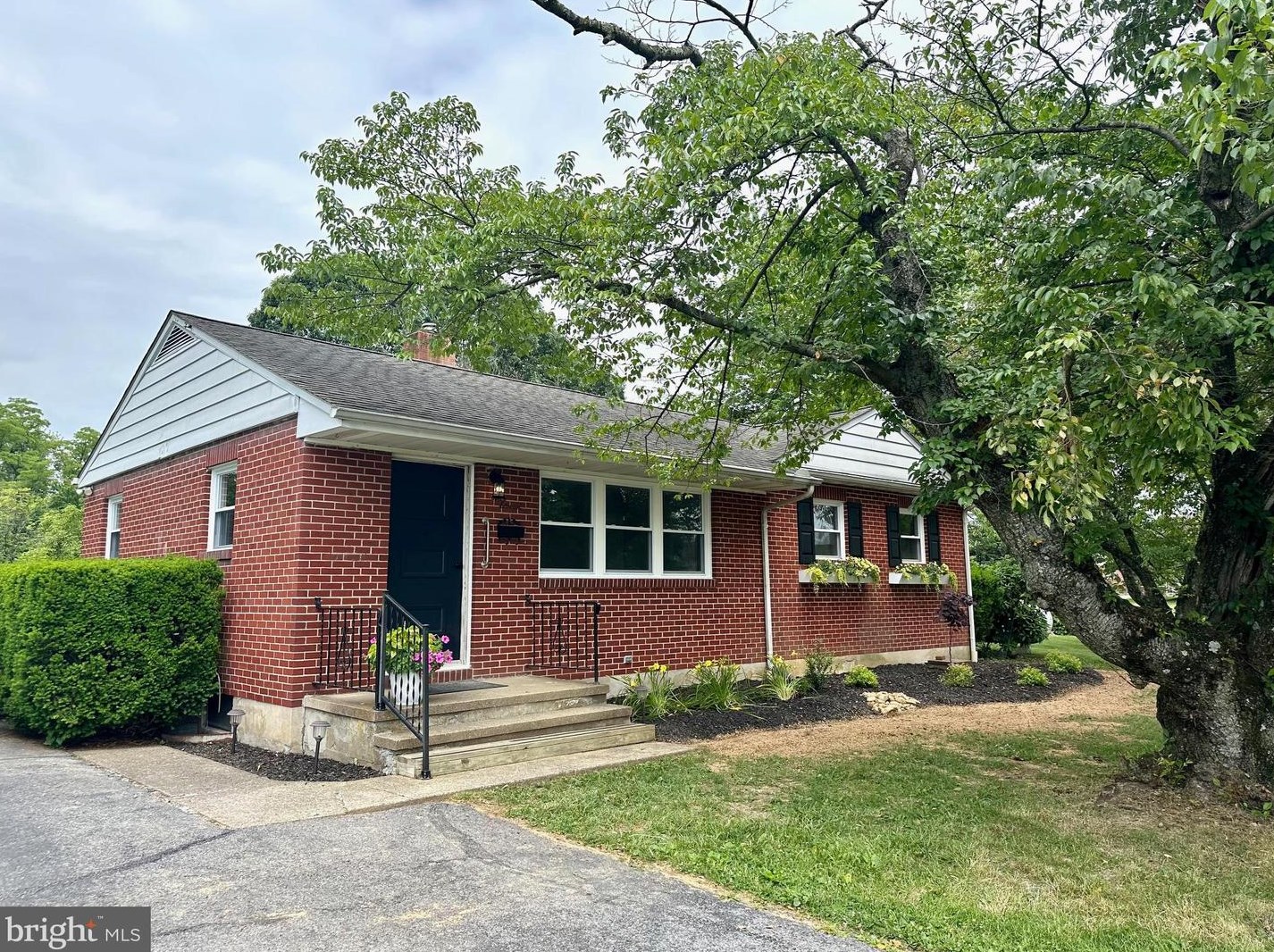 311 Perry Rd, Shoemakersville, PA 19555-1217
