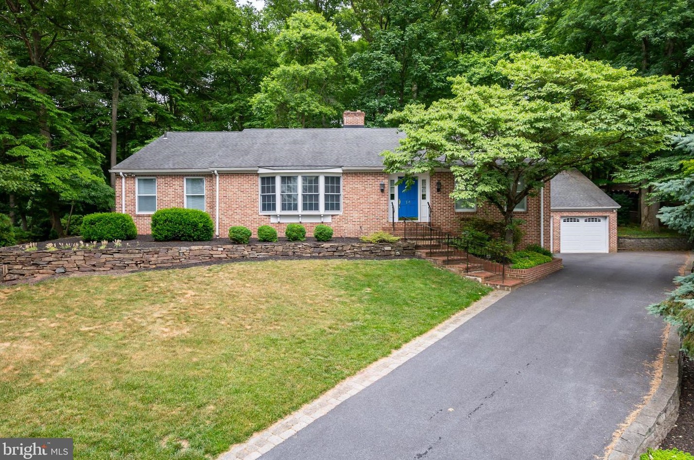 14 Nassau Cir, Reading, PA 19607