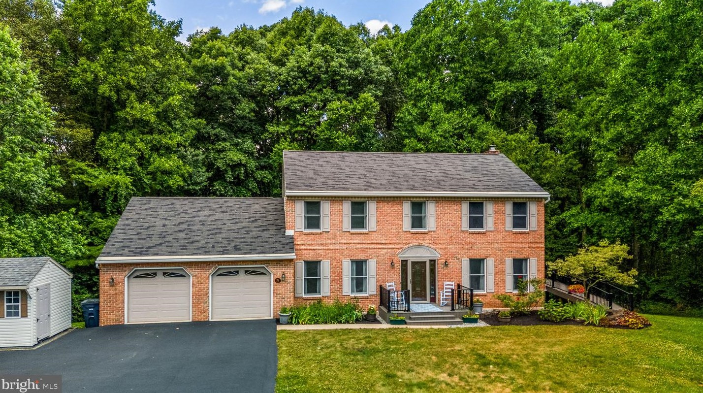 74 Woodland Manor Dr, Hummels Store, PA 19540