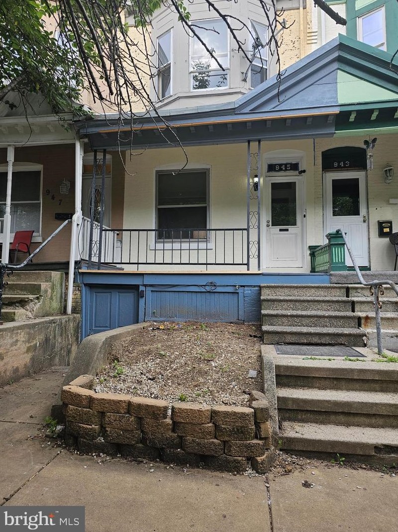 945 Madison Ave, Reading PA  19601-2111 exterior