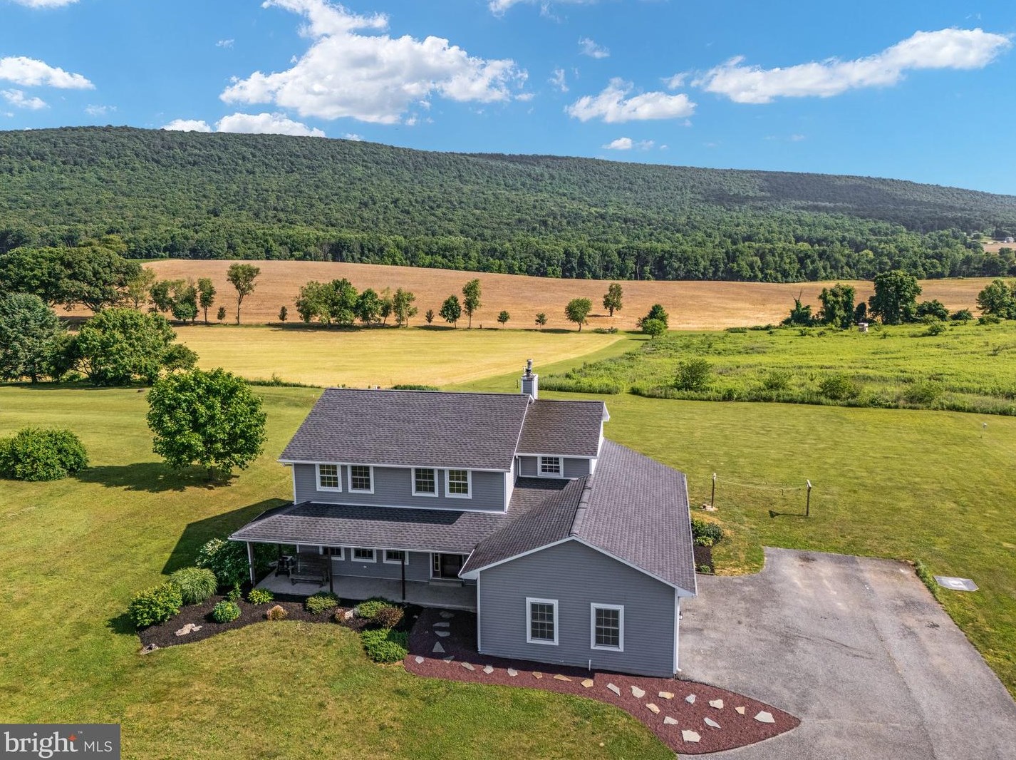 540 Mountain View Dr, Moselem, PA 19526-8769
