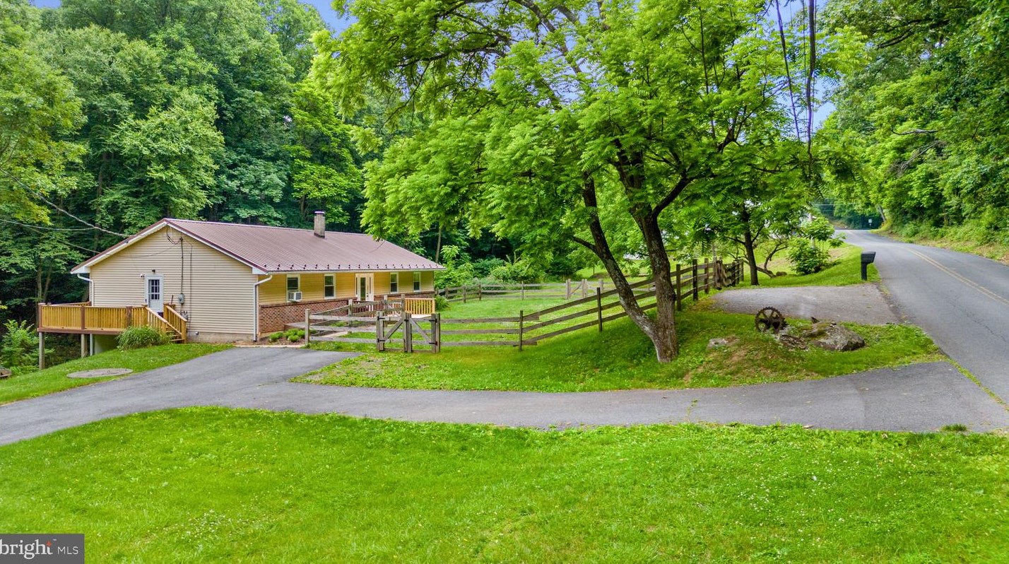 1232 Buck Hollow Rd, Hummels Store, PA 19540