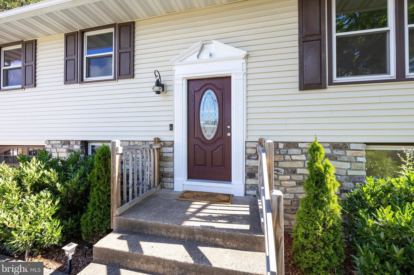 7 Maplewood Ct, Douglassville, PA 19518