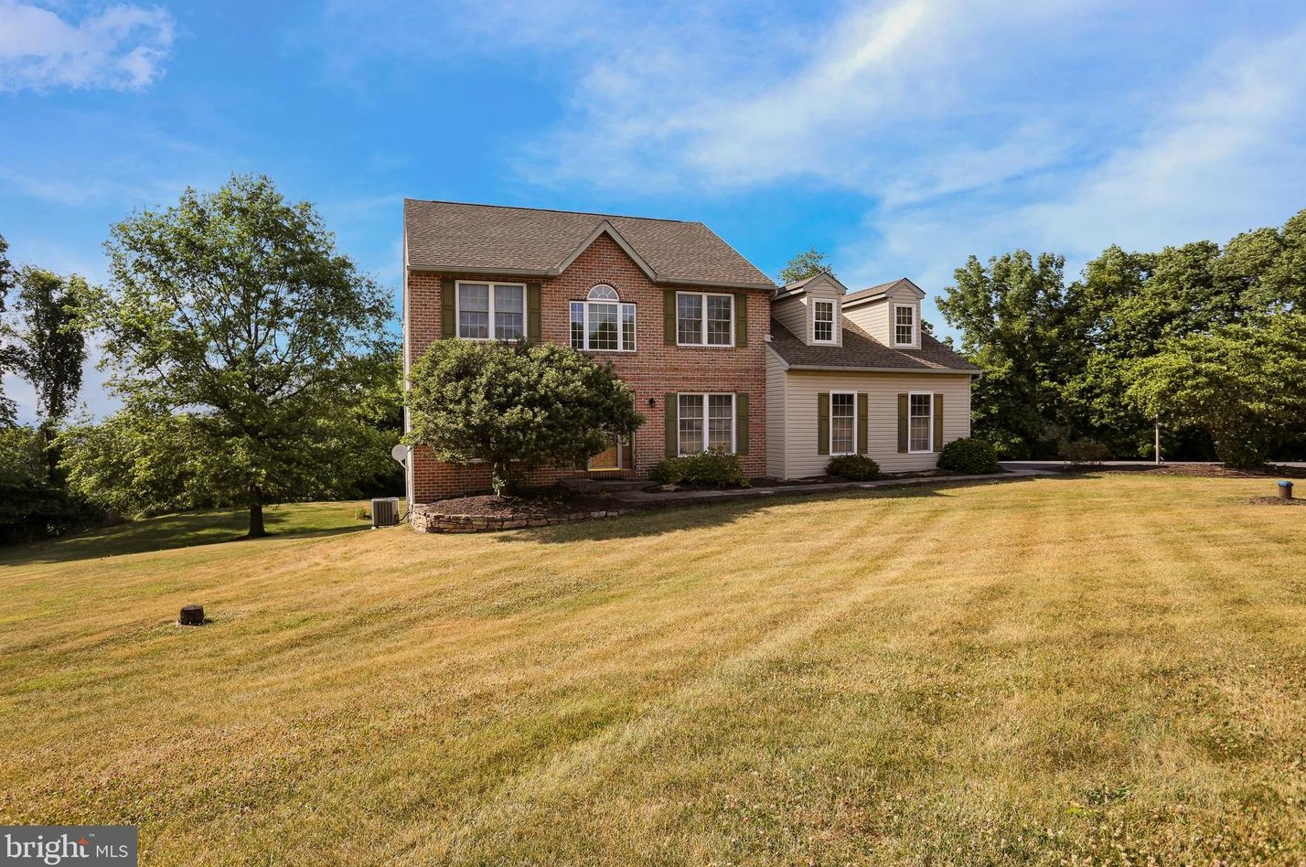 28 Meadow Ridge Rd, Spring Valley, PA 19560