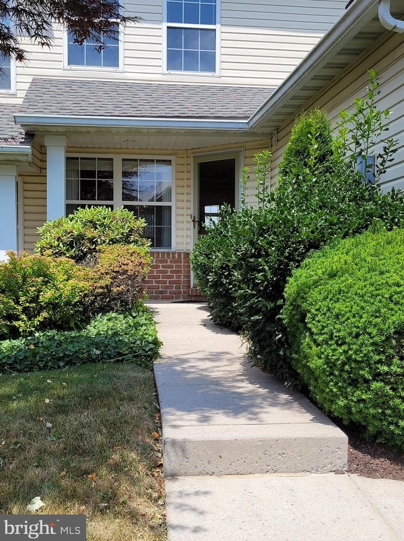 127 Hickory Ln, Reading, PA 19610
