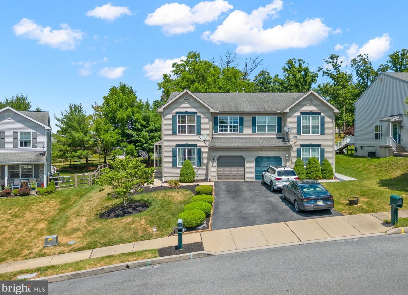 1044 Alexander Dr, Spring Valley, PA 19560