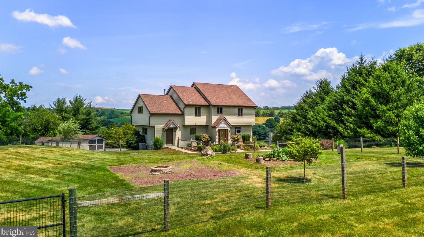 4 Homestead Dr, Dauberville, PA 19533