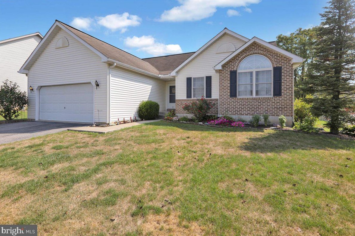 29 Waxwood Rd, Shoemakersville, PA 19555
