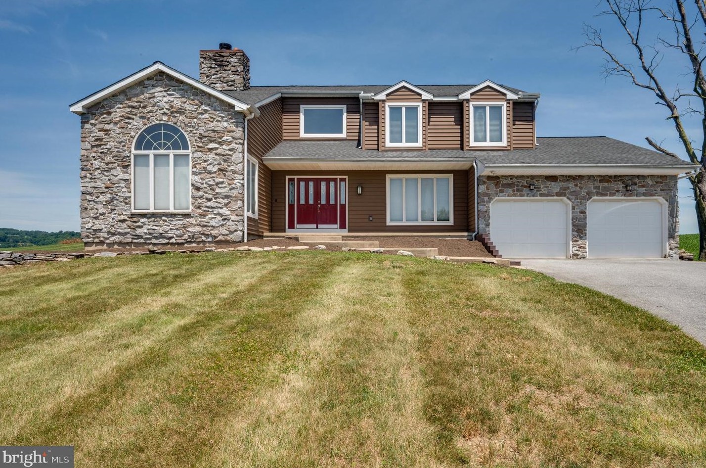 105 Reifsnyder Rd, Douglassville, PA 19518