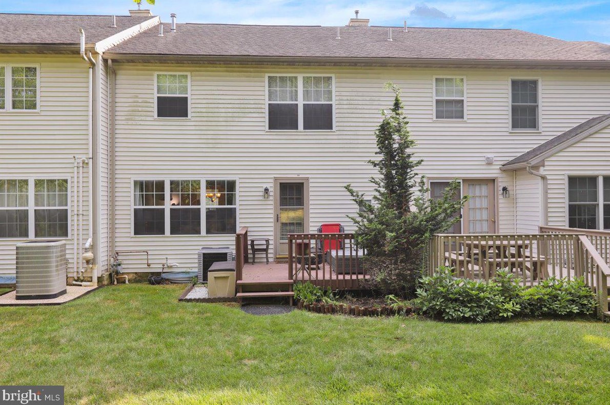 137 Wellington Ct, Reading PA  19606-9028 exterior