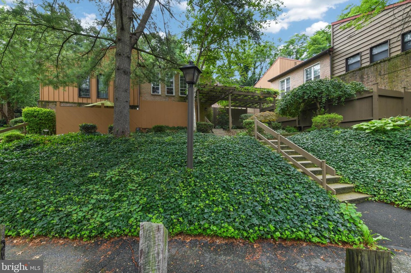 168 Oakmont Ct, Reading PA  19607-3406 exterior