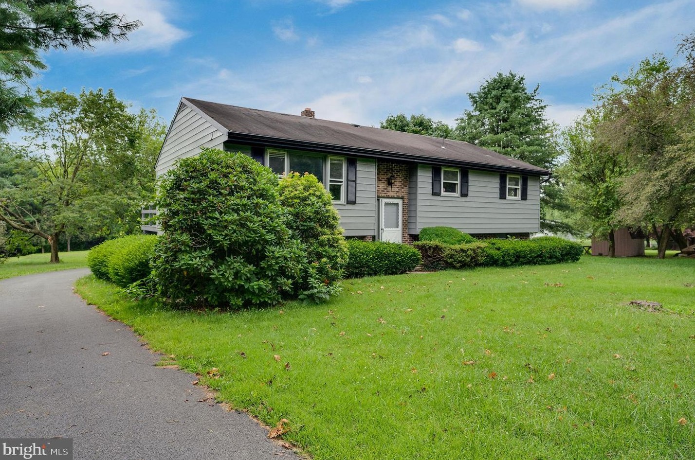 62 Manor Dr, Centre, PA 19541