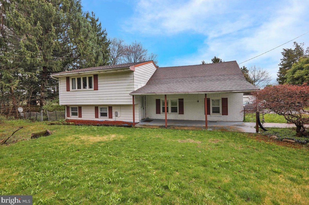 17 Schmeck Ln, Spring Valley, PA 19560
