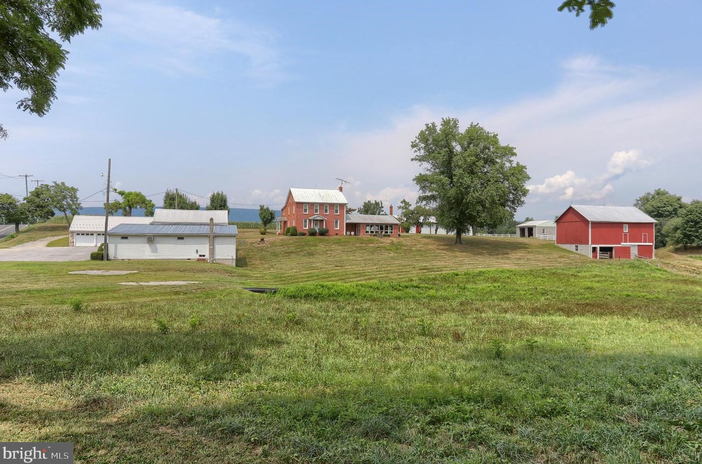 6 Airport Rd, Schubert, PA 19507