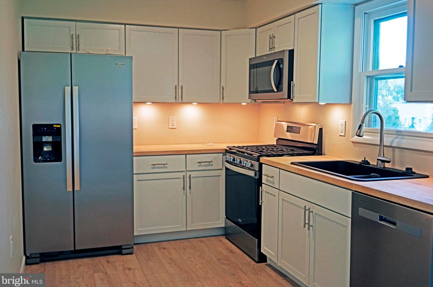 733 Fernwood Dr, Douglassville, PA 19518