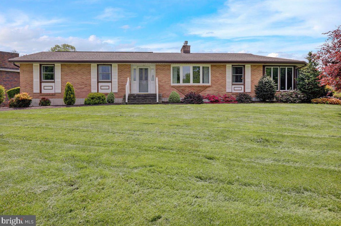 15 Galen Ave, Wernersville, PA 19565