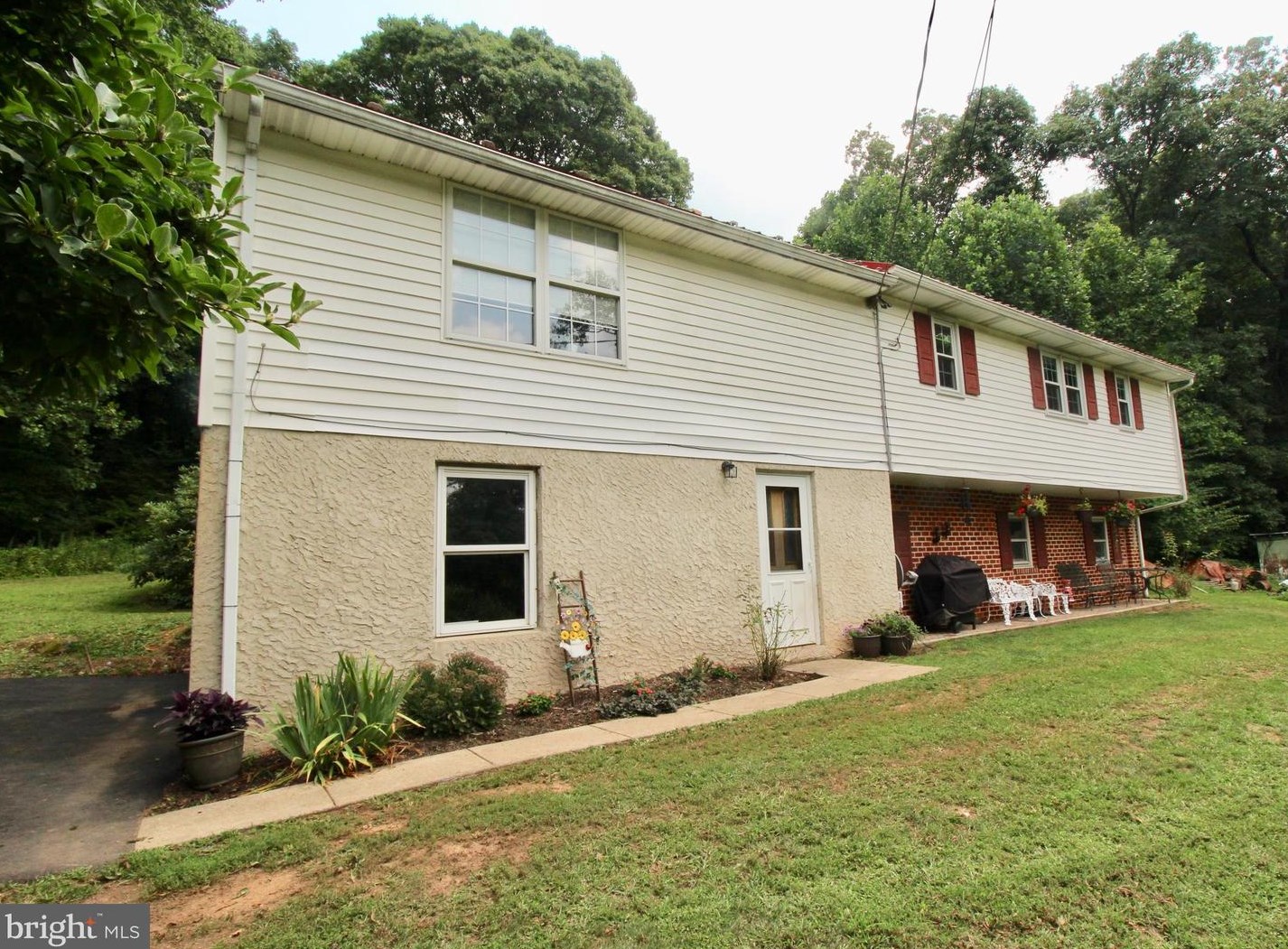 146 Landis Store Rd, Spangsville, PA 19512-8308