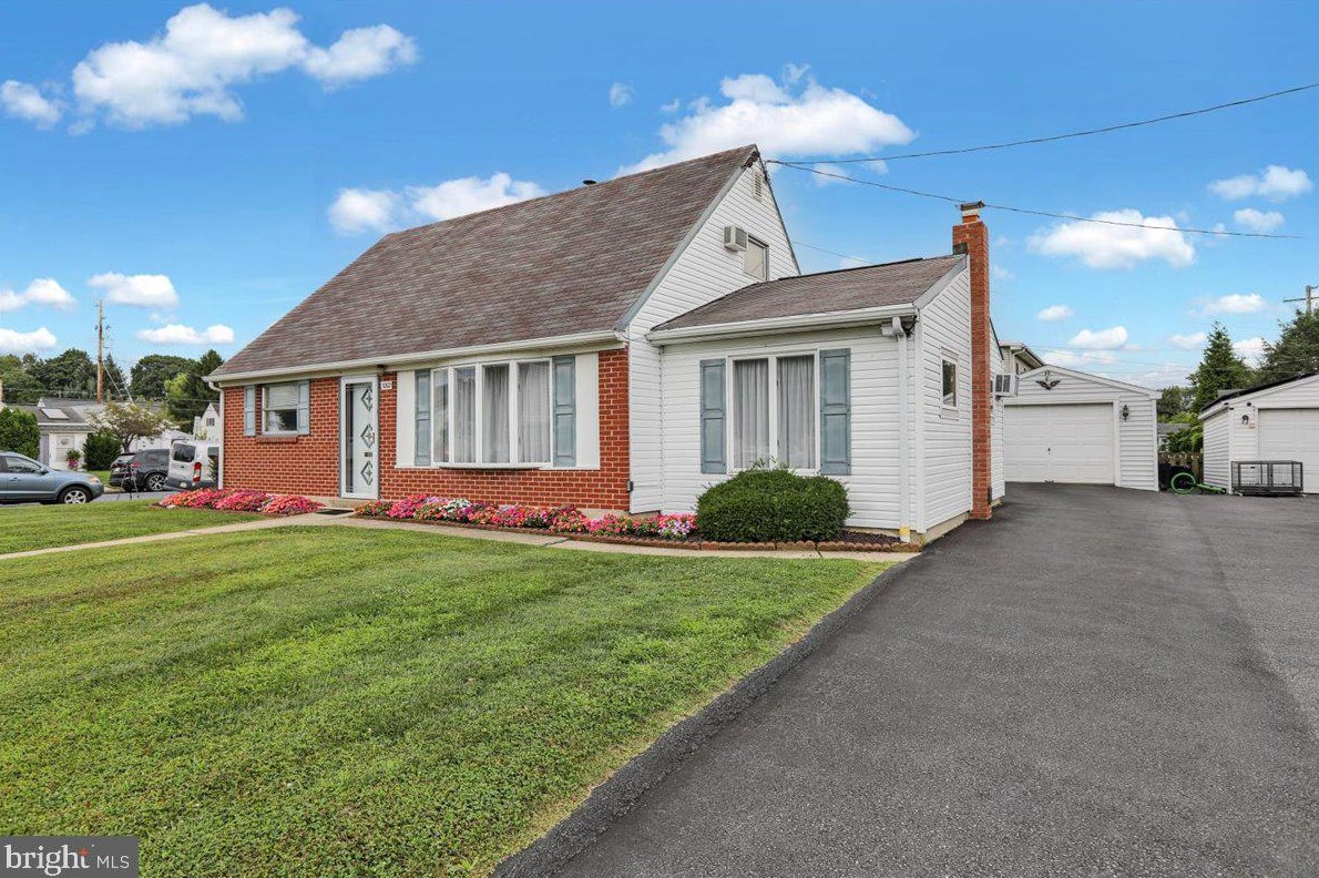 5202 Leesport Ave, Spring Valley, PA 19560