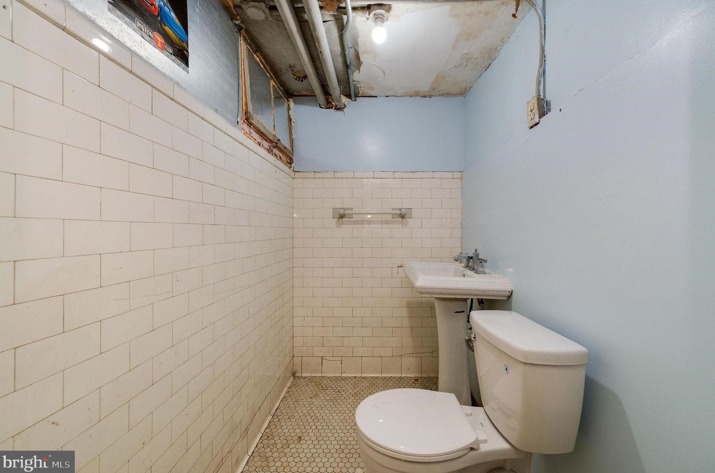 1641 Perkiomen Ave, Reading PA  19602-2242 exterior