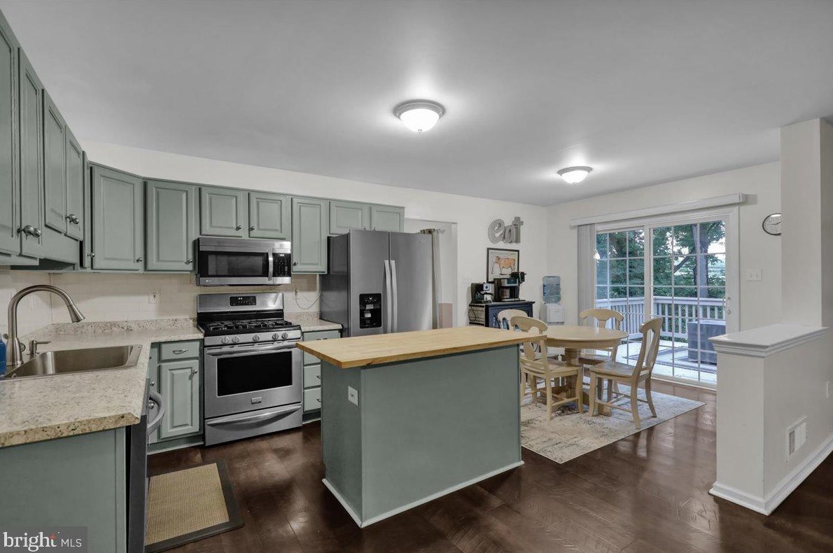 1018 Cathy Dr, Dauberville, PA 19533