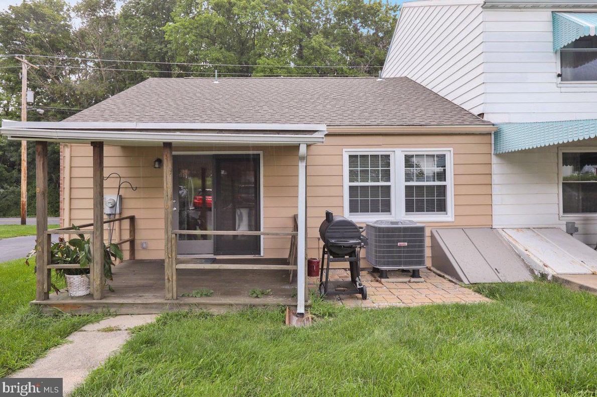 349 Wyomissing Ave, Reading PA  19607-1934 exterior