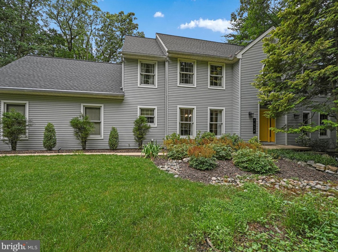 4034 Hillview Rd, Spring Valley, PA 19560