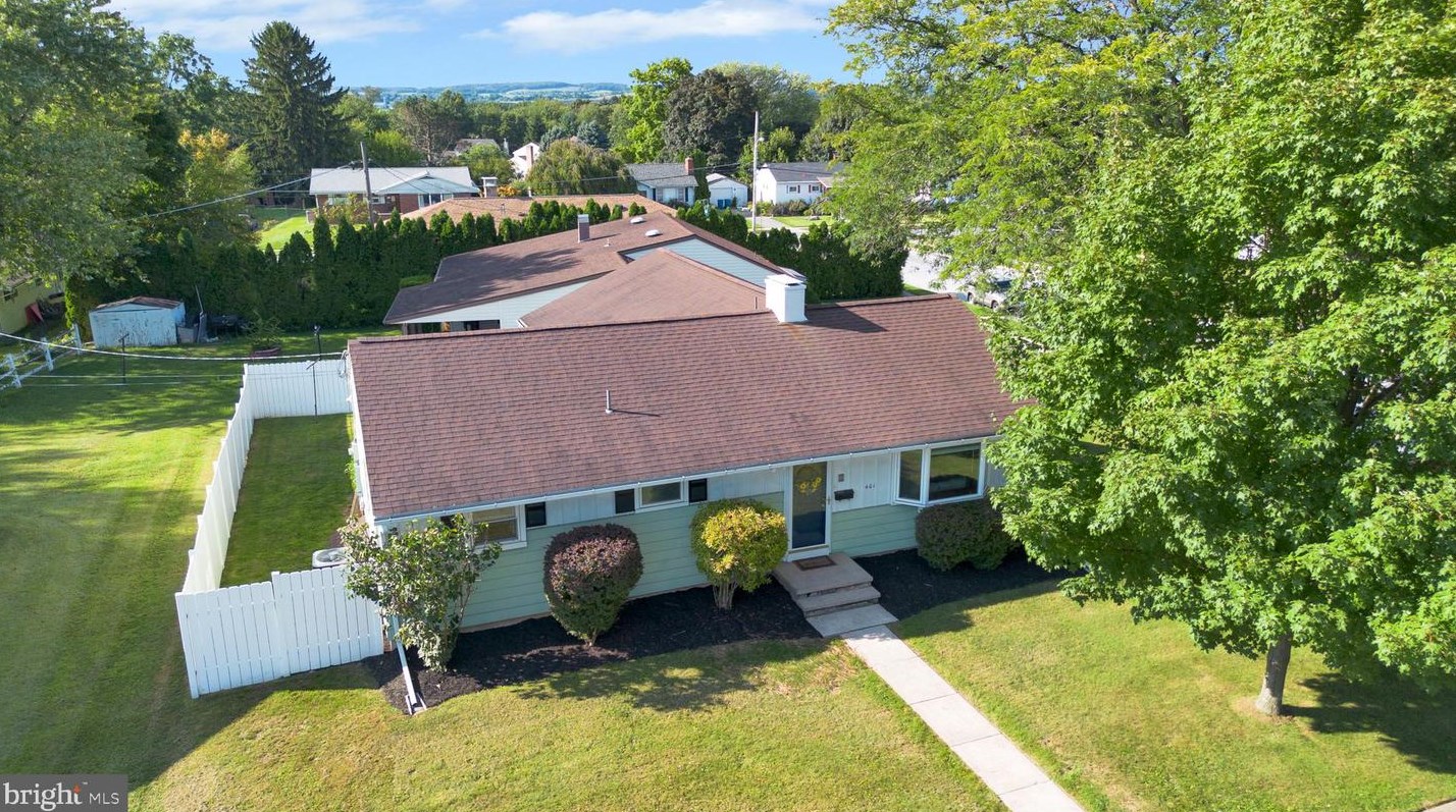 401 Caloric Cir, Topton, PA 19562
