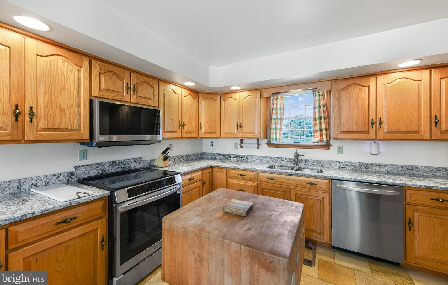 29 Berry Cir, Mertztown, PA 19539